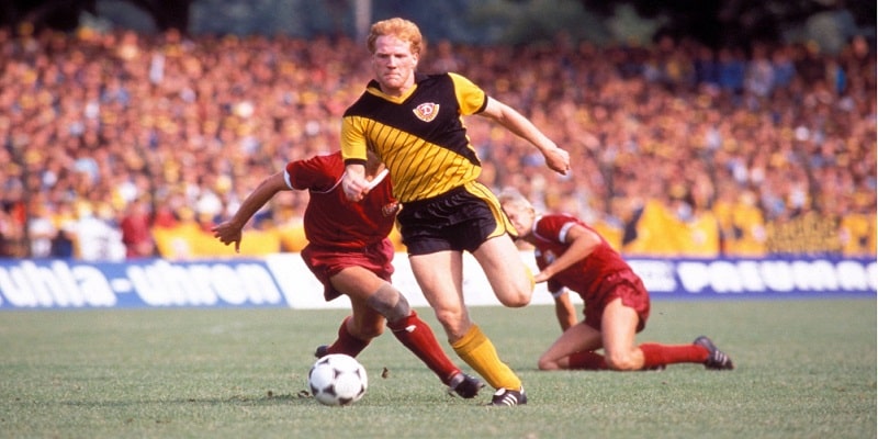 Matthias Sammer vô địch và để lại nhiều dấu ấn tại EURO 1996